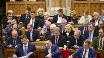 Persze, a Rogán holdudvarában történt bűncselekménynél nincs megbánó maffiózó