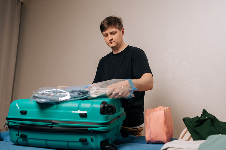 Vákuumos zsák használataBár elsőre egy remek ötletnek tűnhetnek a vákuumos zsákok a helyspórolás szempontjából, azonban a valóságban sokkal jobban megbonyolíthatja az utazást ez a módszer