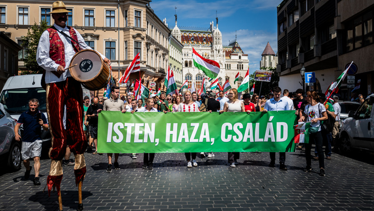 Megtartották a Családi büszkeség menetét Budapesten