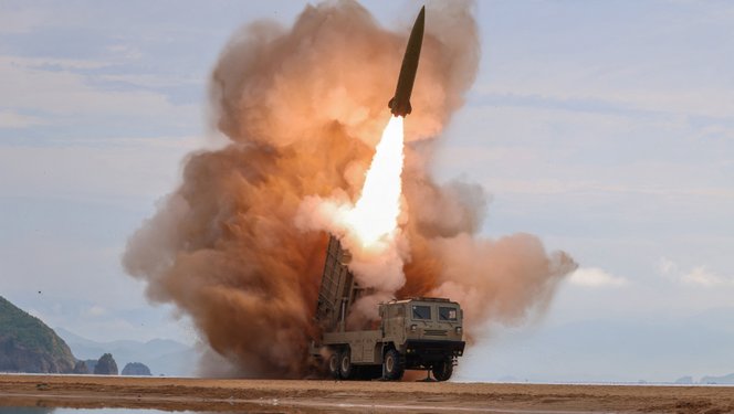 Észak-Koreának esze ágában sincs feladni az atomfegyvereit, Kim Dzsongun továbbépítené arzenálját