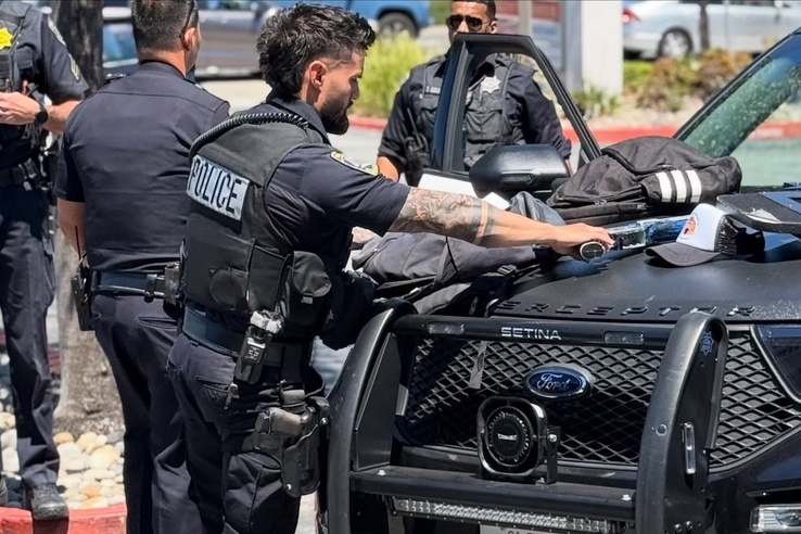 Részegen lövöldöztek, az autó hívta rájuk a rendőröket