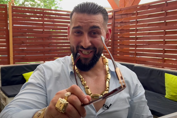 Egy hétfős banda megtámadta és kirabolta Lakatos Brendont