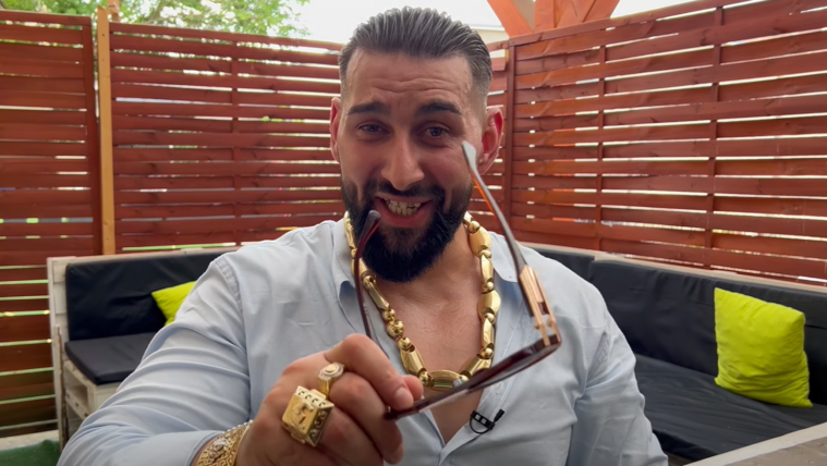 Egy hétfős banda megtámadta és kirabolta Lakatos Brendont