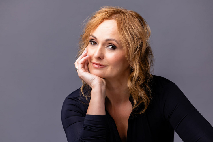 „Ha nem költözöm a Balatonhoz, nem kezdtem volna el írni” – Interjú Szlavicsek Judit íróval
