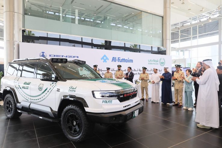 Meglepően racionális autó került a dubaji rendőrség luxusflottájába