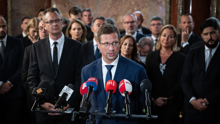 Bojkott, lemondás és válasz a gyalázkodásra: ilyen volt a sorsdöntő parlamenti ülésnap