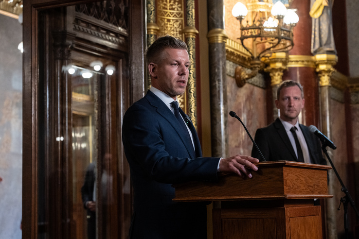 Magyar Péter most szembesülhet azzal, hogy valahol meg kell húznia a határt