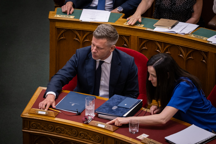 Támadásban az ellenzék, sorsdöntő tárgyalás jön Sulyok-ügyről és az EU-pénzekről