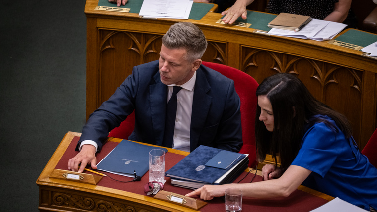 Támadásban az ellenzék, sorsdöntő tárgyalás jön a Sulyok-ügyről és az EU-pénzekről