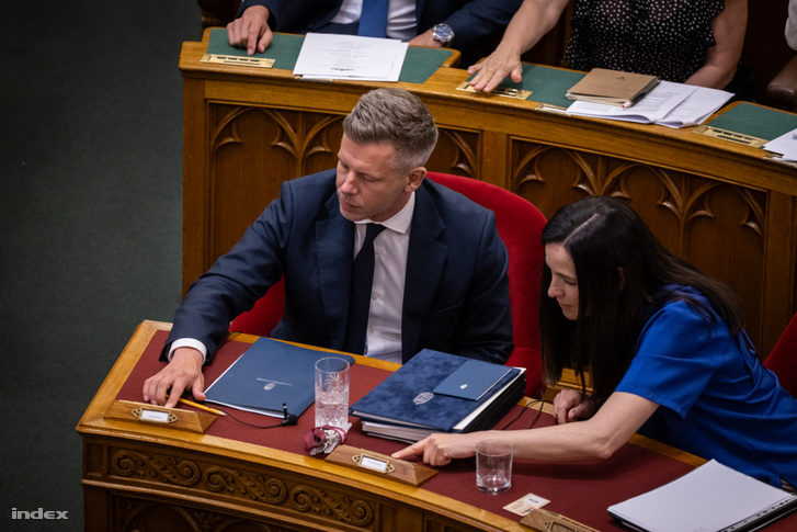 Magyar Péter és Orbán Anita szavaz