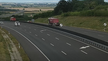 Ezt hogy? Úgy ment bele a kamionba a BMW-s az M30-ason, mintha ott se lett volna