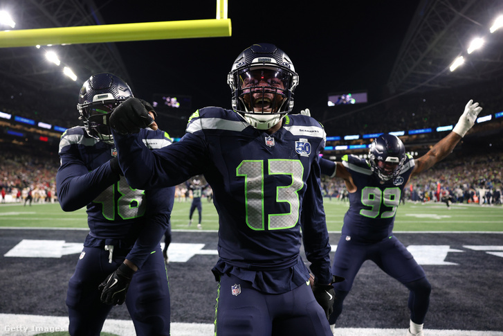 A Seattle Seahawks játékosai ünnepelnek, a San Francisco 49ers elleni mérkőzésen a 2026. január 17-én
