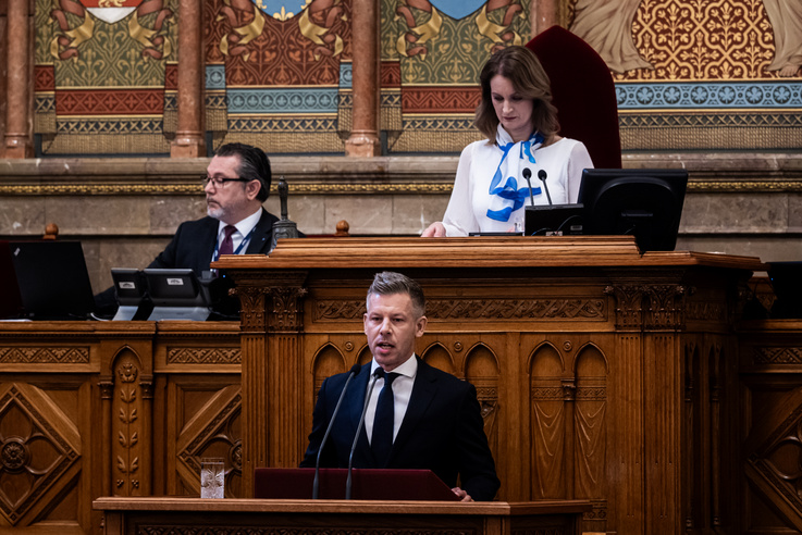 Magyar Péter kezdésként rögtön nekiment a Fidesznek a tegnapi bojkott miatt