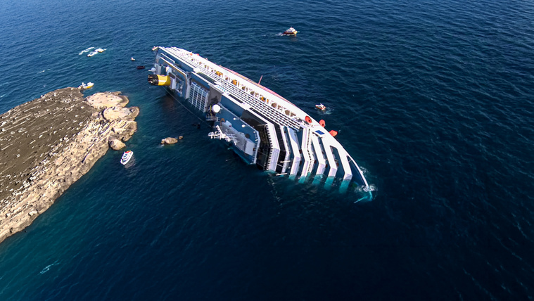 „Istenem, mit tettem?” – ez történt a Costa Concordia fedélzetén, mielőtt elsüllyedt a luxushajó