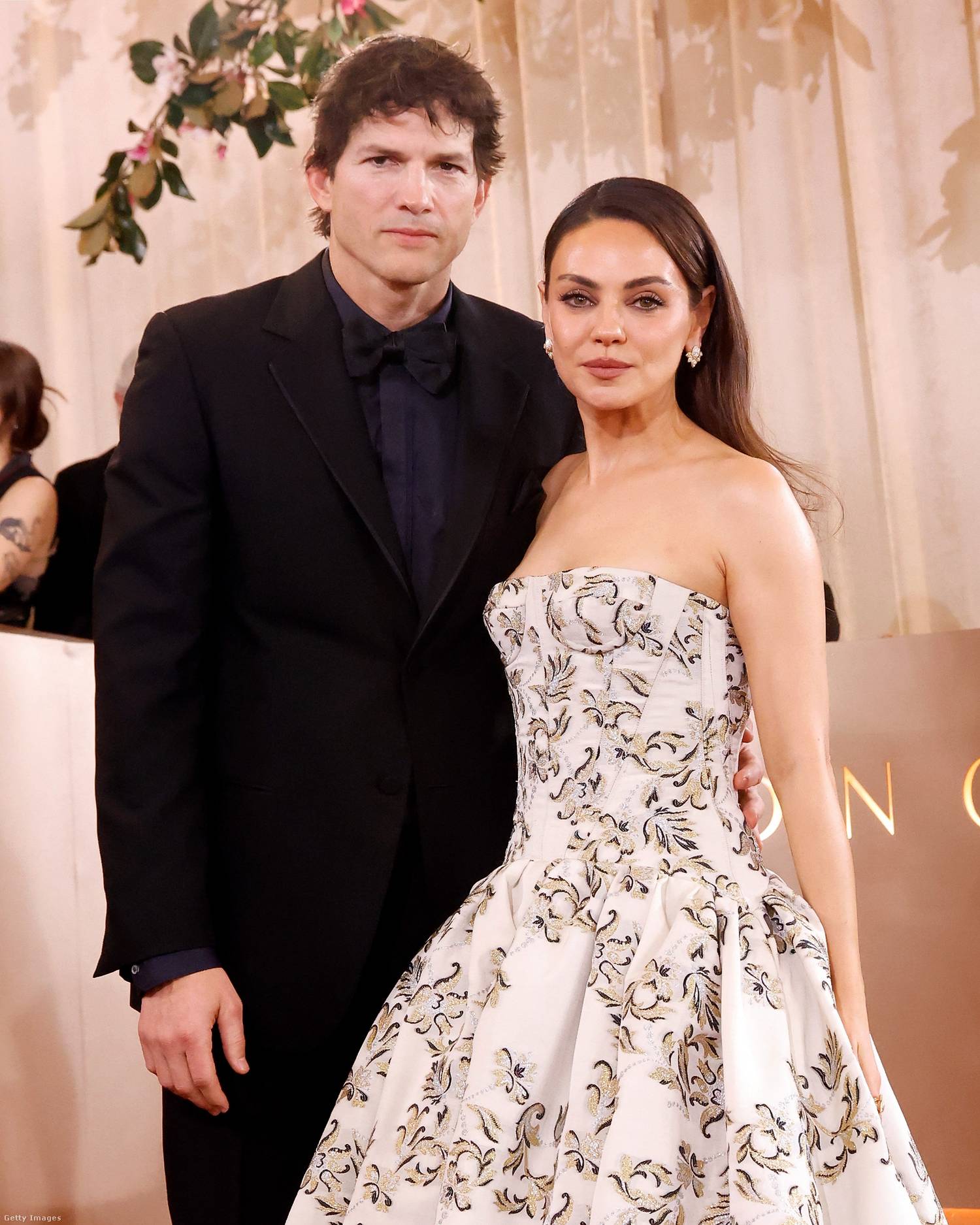 Mila Kunis és Ashton Kutcher a 83. Golden Globe díjátadón 2026-ban.