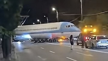 Videó: Utasszállító repülő szelte át Kolozsvár belvárosát