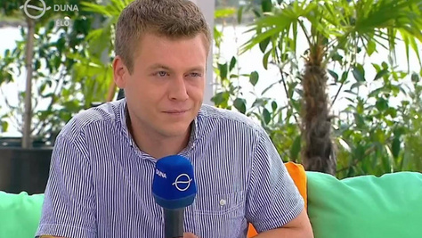 Az M1 riportere becsiccsentve jelentkezett be a híradóba: 9 év után visszatért Bajára