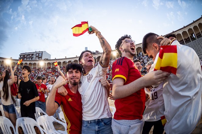 Eufórikus hangulat Spanyolországban, tombolva ünnepelték a franciák legyőzését