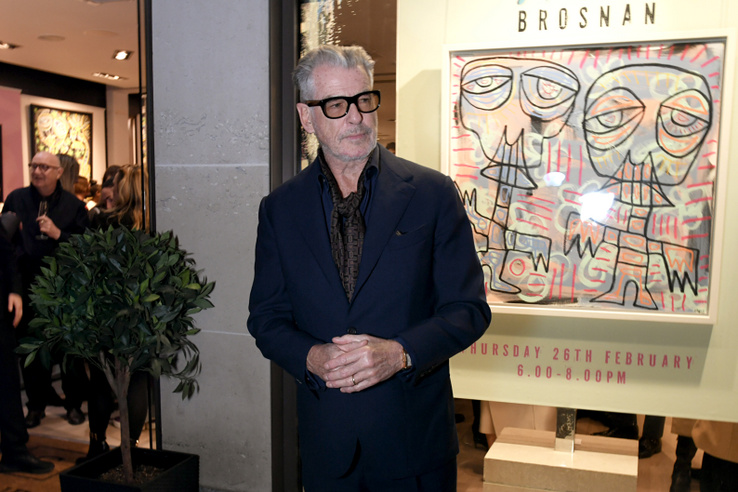 Friss képeken Pierce Brosnan 25 éves fia: mintha a színész fiatal mása lenne