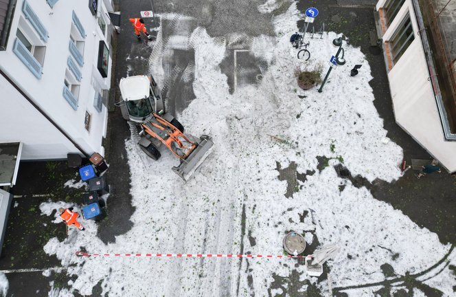 Mintha hó lepte volna el az utcákat: óriási jégeső zúdult a németországi Reutlingenre