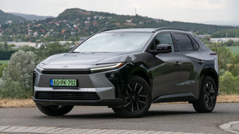 A Toyota, ami kicsit Tesla akar lenni