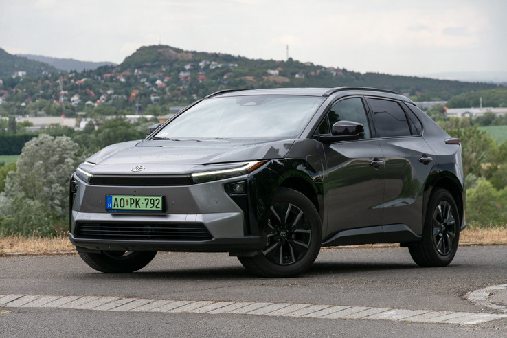 A Toyota, ami kicsit Tesla akar lenni