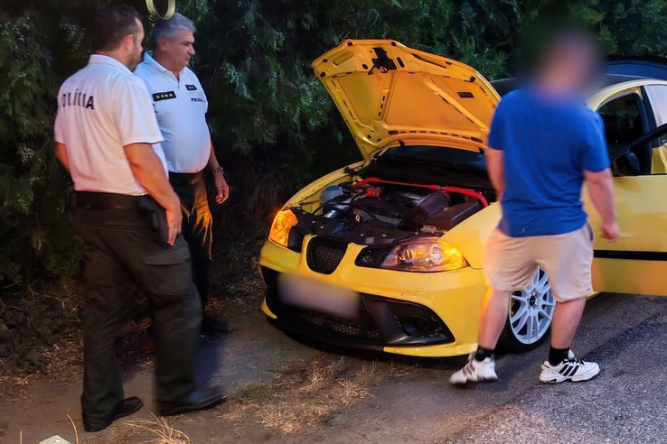 Komáromi tuningtalálkozóra csapott le a rendőrség
