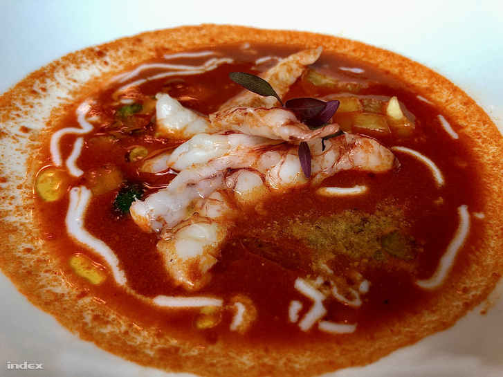 Gamberoni al burro e timo in crema di cavolfiore