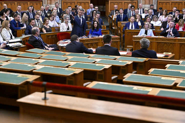 Hont András: Akkor hát, legyen tánc!
