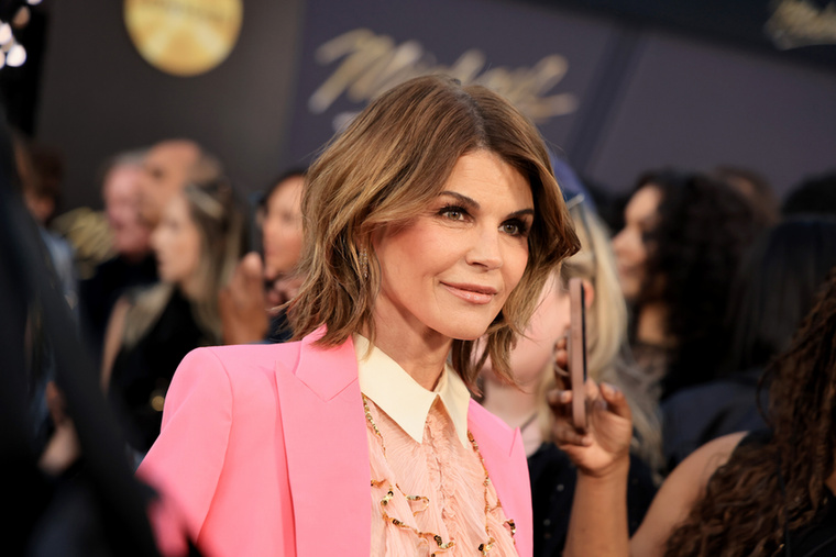 Lori LoughlinLori Loughlin bűnösnek vallotta magát a 2019-es amerikai egyetemi felvételi botrányban játszott szerepe miatt