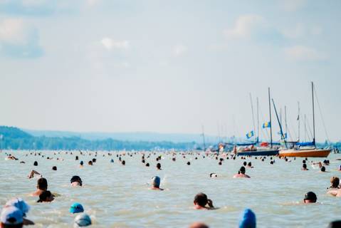 Halasztják a Balaton-átúszást az időjárás miatt