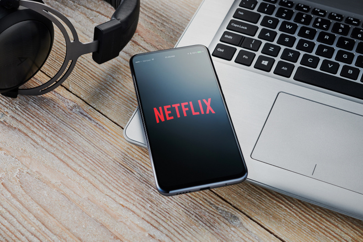 Új tartalomtípusokkal kísérletezik a Netflix – csökken a nézők érdeklődése?