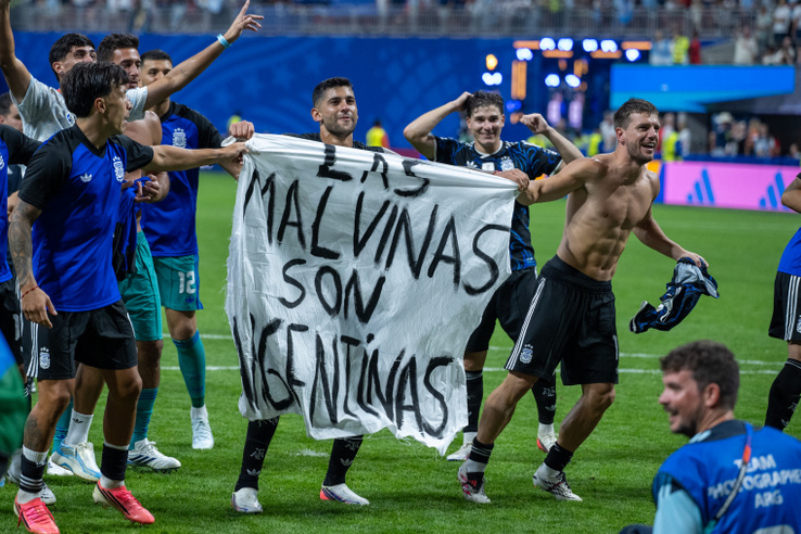 Tovább dagad a botrány, két argentin játékost is eltilthatnak a vb-döntőről az angolok hergelése miatt