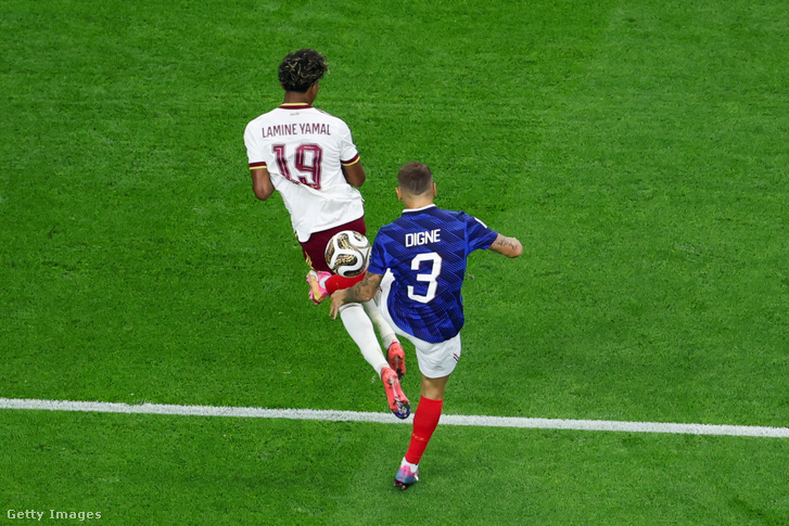 Lucas Digne és Lamine Yamal