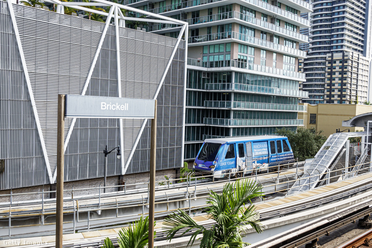 Ingyenes, látványos, néha még izgalmas is: érdemes kipróbálni a Metromovert, ha valaki Miamiban jár