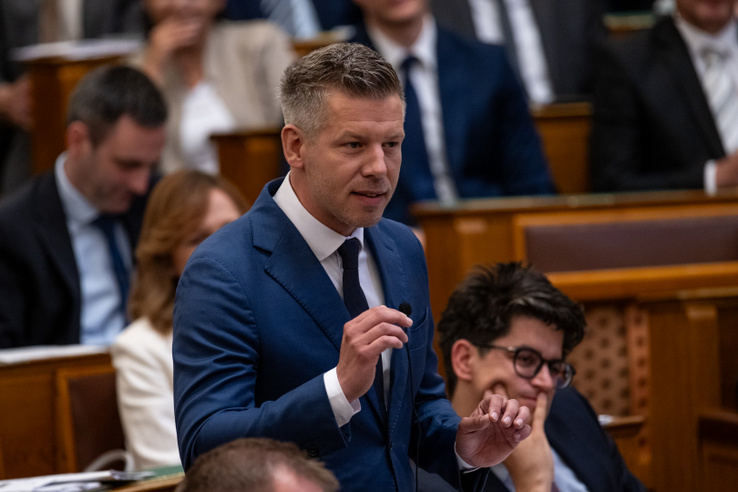 Magyar Péterék veszélyes aknára léptek Brüsszelben: a Fidesszel együtt szavaztak a kérdésben, amely minden magyart érinthet