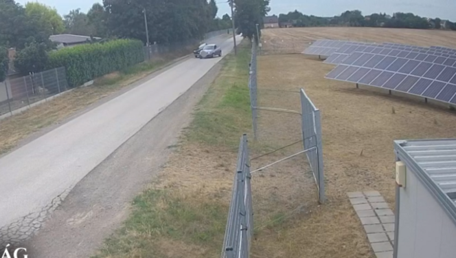 Eszeveszett autós üldözés Valkón, leszorította ismerőse kocsiját, majd lövöldözni kezdett egy férfi