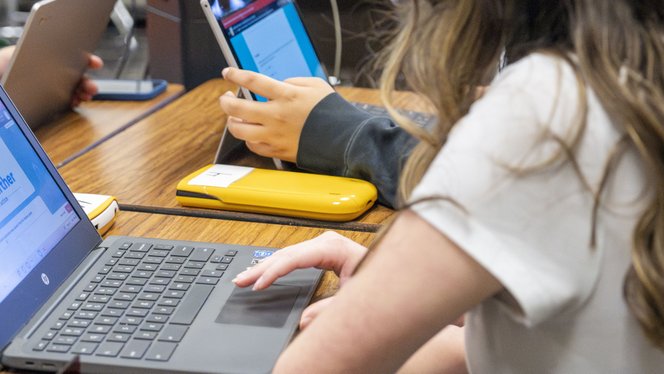 Újabb részleteket közölt a kormány az állami informatikai rendszerek ügyéről