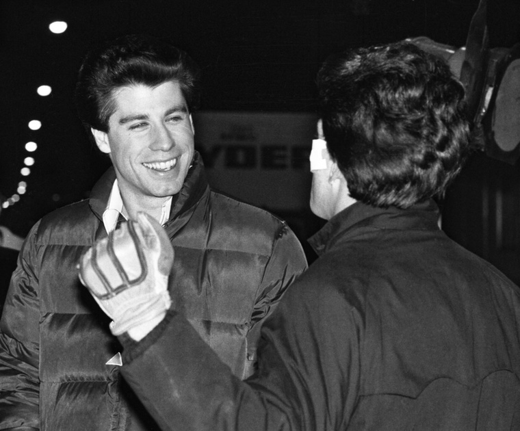 John TravoltaJohn Travolta a televízióban aratott sikert Vinnie Barbarino szerepével a Welcome Back, Kotter című ABC-s vígjátéksorozatban, ami elvezetett az 1977-es Szombat esti láz, majd az 1978-as Grease főszerepéhez