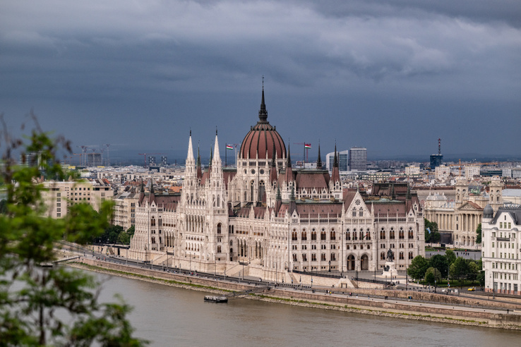 Itt az egyik kérdés, ami meghatározhatja a magyar pártpolitikát, erről a térfélről kihívó nélkül maradt a Tisza