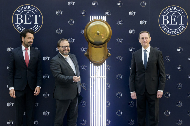 Égetjük a saját pénzünket, a kormány és a jegybank szerint a megoldás ott van az orrunk előtt