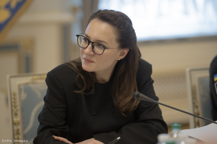 Julija Szviridenko ukrán miniszterelnök sajtótájékoztatón vesz részt a kormány tagjaival Kijevben 2026. március 5-én