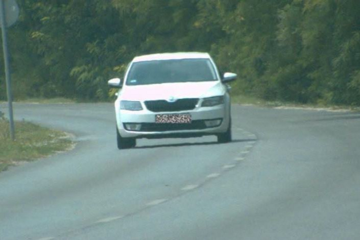 Levegőnek nézte az 50-es csészealjat, 468 ezerért mosolyoghatott a traffipaxnak
