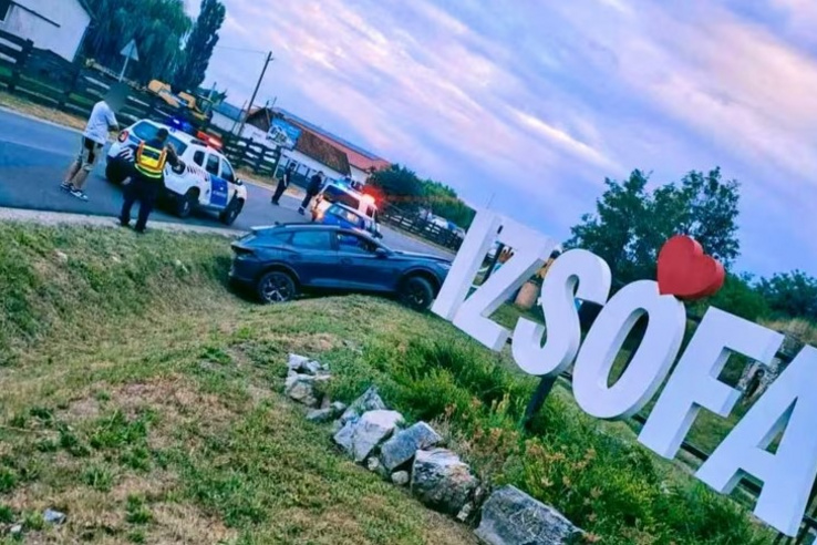 Árokba tette a lopott autót, aztán a&nbsp;rendőröknek könyörgött, hogy ne köpjék be