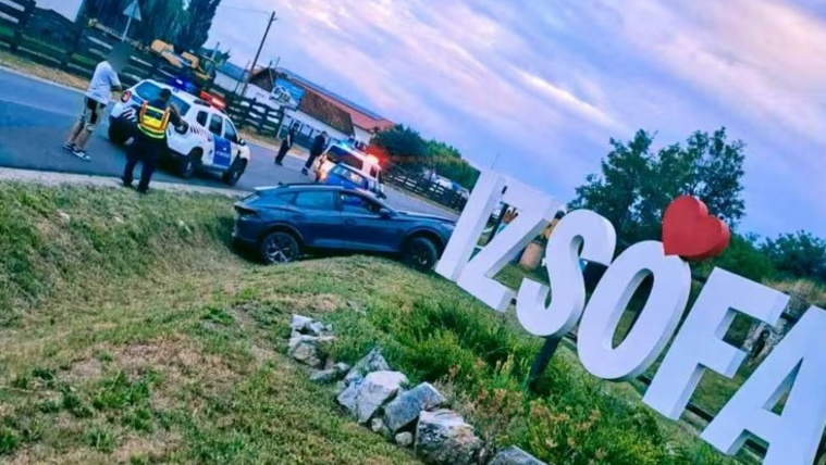 Árokba tette a lopott autót, aztán a&nbsp;rendőröknek könyörgött, hogy ne köpjék be