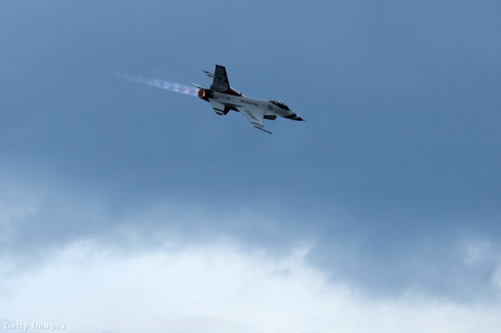 Az amerikai légierő Thunderbird F-16-os repülőgépe 2026. július 4-én