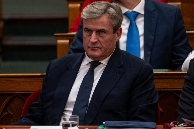 Dinamikusan nőttek a bérek, a fogyasztáshoz most már Kapitány Istvánék diktálják a tempót