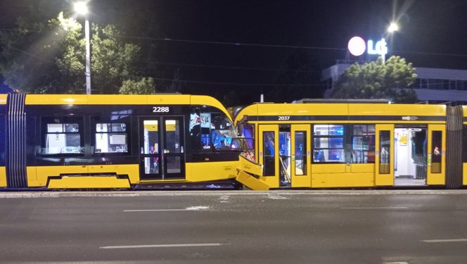 Villamosok ütköztek Budapesten, többen megsérültek