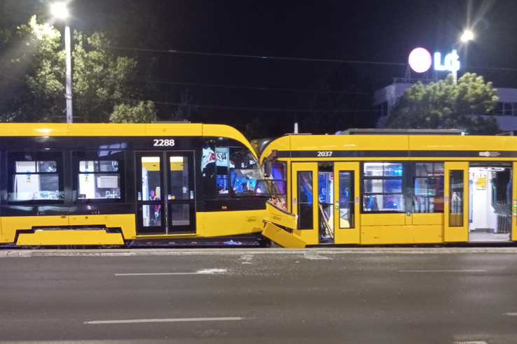 Villamosok ütköztek Budapesten, többen megsérültek