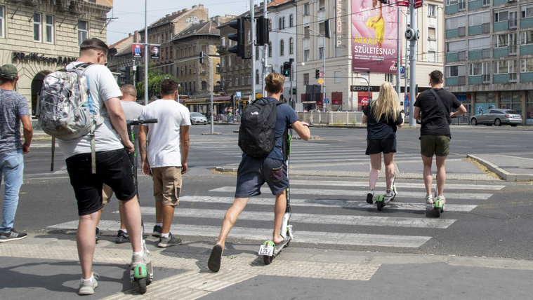 Sokan nem tudják, millió forintos veszélyt rejtenek az&nbsp;elektromos rollerek